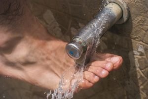 Wash feet properly for good foot hygiene